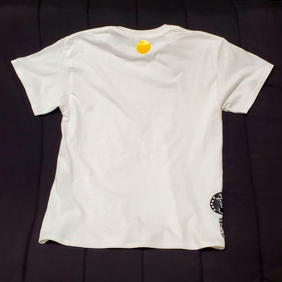 Large White Circle Wear Tee - Picture 4 of 4